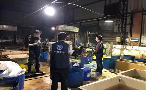 東莞橋頭鎮(zhèn)一家無牌電鍍廠偷排廢水，被緊急查封！