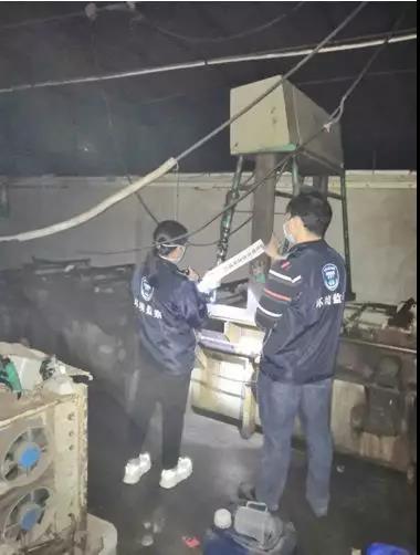 東莞橋頭鎮(zhèn)一家無牌電鍍廠偷排廢水，被緊急查封！
